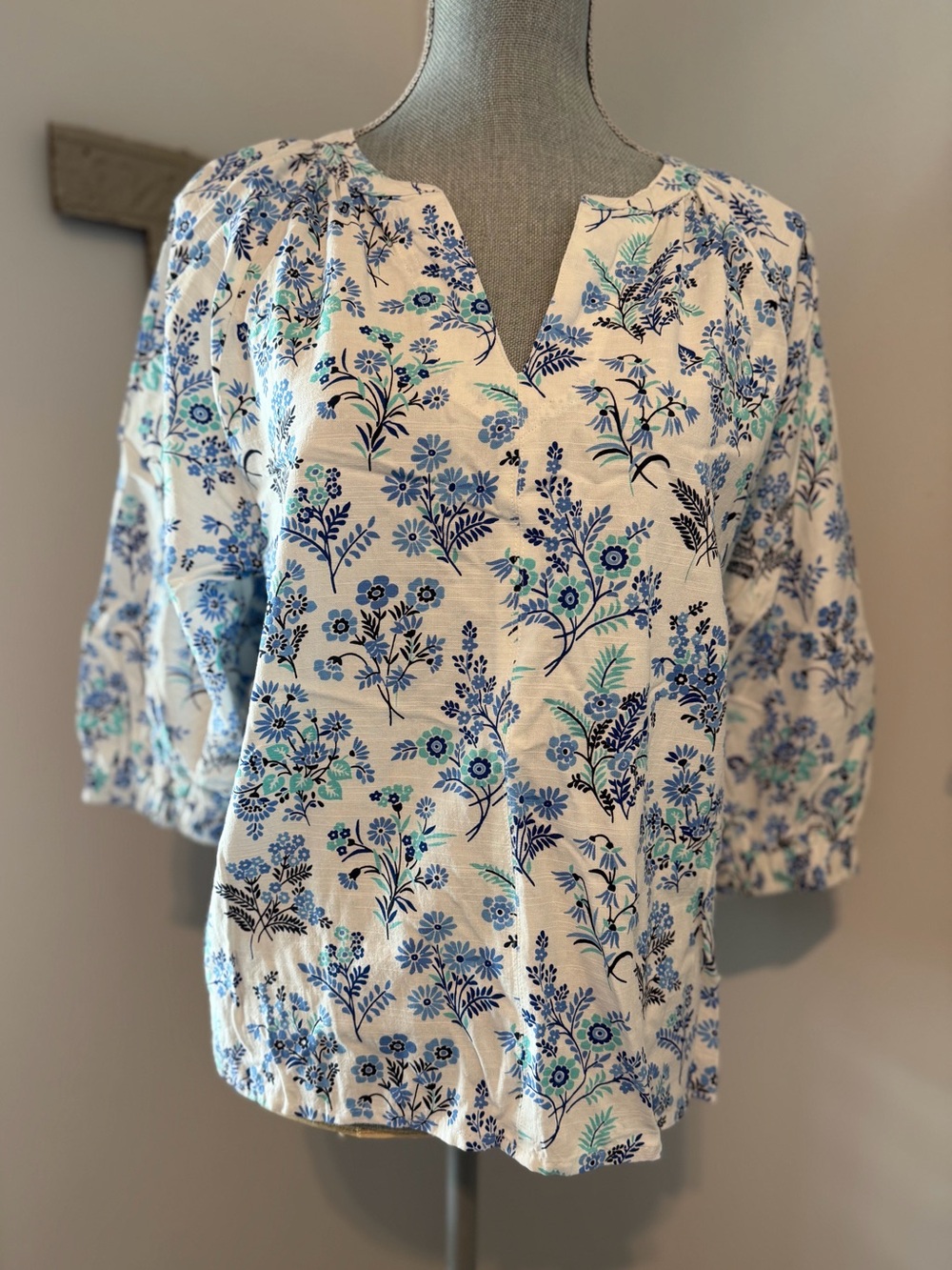 CHAPS Cotton Blend Peasant V-neck Cottagecore 3/4 length ballon sleeves blouse